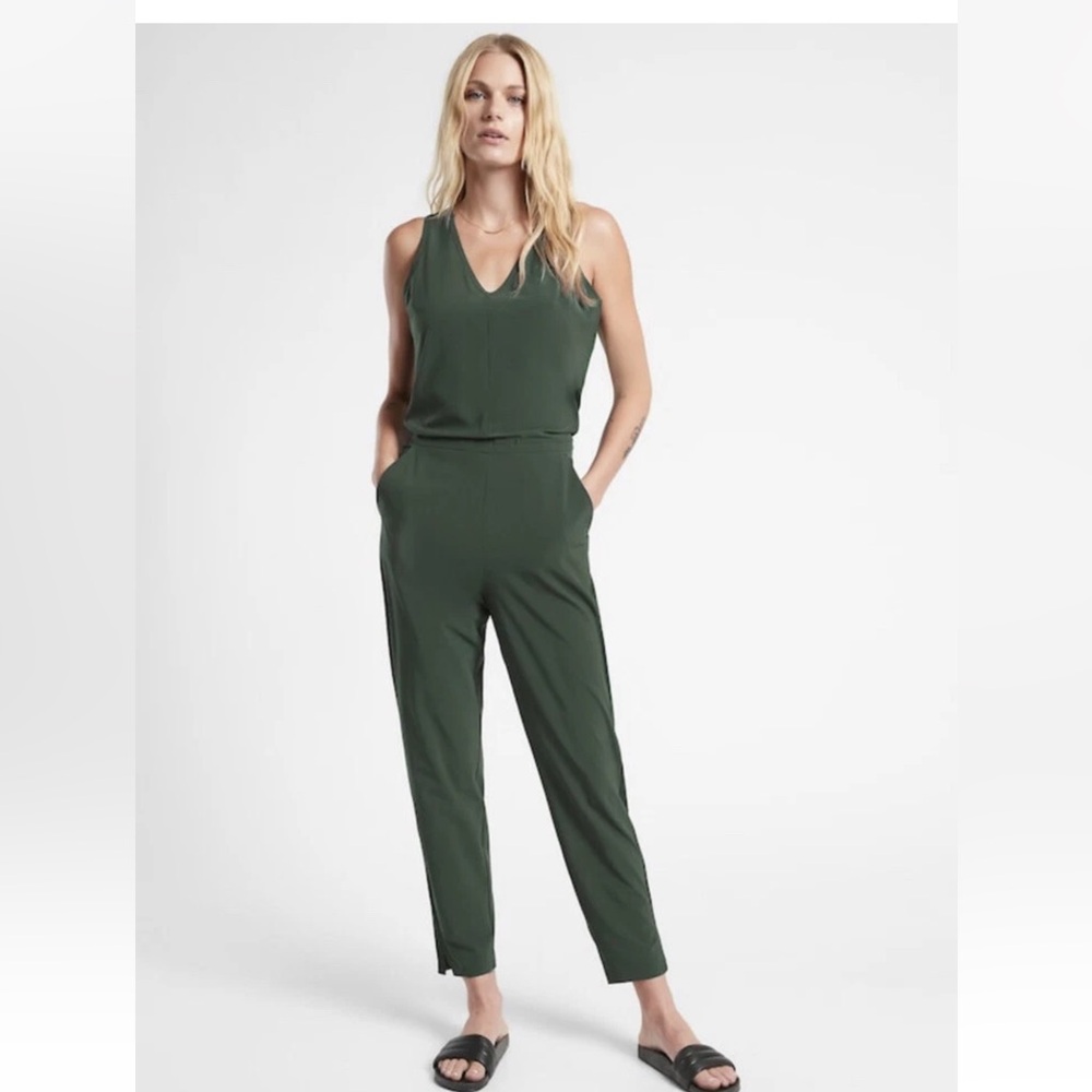 Sleeveless V-Neck Olive Green Jumpsuit